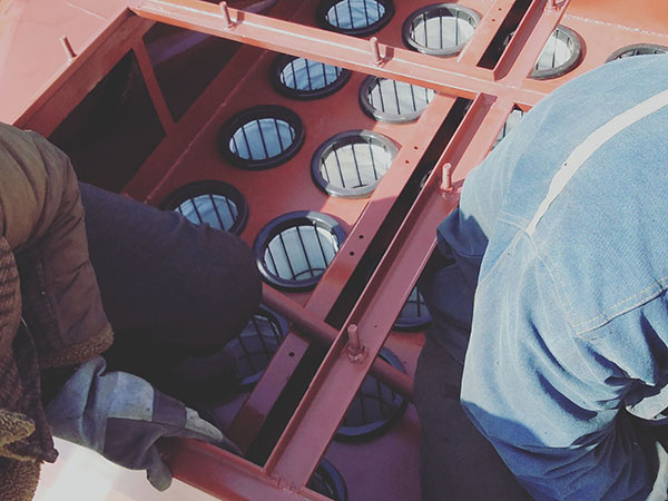 布袋除尘器装配现场